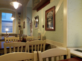 Niko's Taverne Mezebar inside