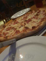 Siracusa's New York Pizzeria food
