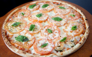 Sampa's Gourmet Pizza Co food