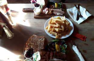 Guy's Owd Nell's Tavern food