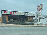Rudy's Hot Dog outside