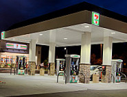 7-eleven outside