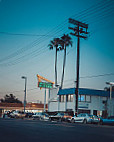 In-n-out Burger outside