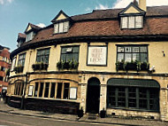 The Red Lion Oxford outside