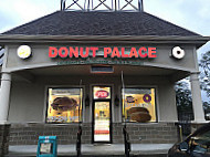 Donut Palace outside