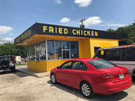 Golden Nuggett Fried Chicken outside