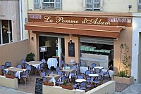 La Pomme d'Adam outside