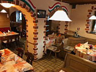 Pizzeria Trattoria L'italiano inside