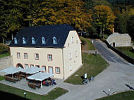 Schloss Weilerbach-remise Hajo Roemer outside