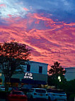 Menchie's Frozen Yogurt outside