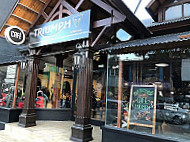 Cafe Resto Triumph outside