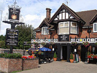 Dunstable Arms outside