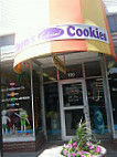 Eileen's Colossal Cookies outside