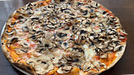 Mastro Pizza Ciccia food