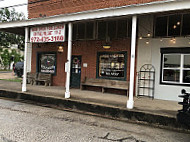 Lone Star Pizzeria outside