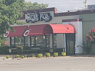 Mazzio's Pizza outside