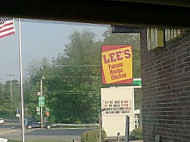 Lee's Famous Recipe Chicken outside