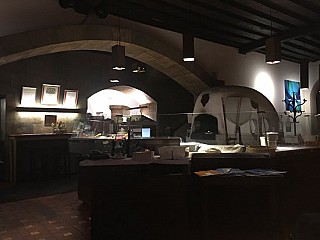 Die Geisterburg Restaurant-Pizza