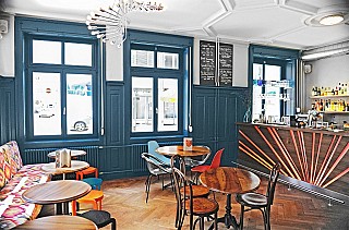 Maximilian Cafe & Bar