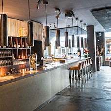 NOOHN Bar-Lounge-Restaurant