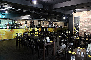 Yellows Bar & Grill