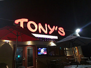 Tony's Huntington Inn