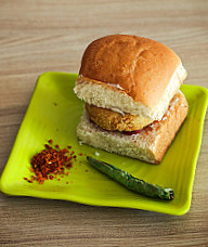 Gabru Vadapav