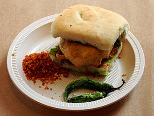 Dabeli Vs Vadapav