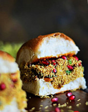 Krishna Dabeli Vadapav