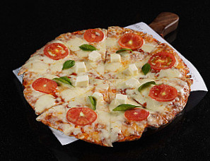 Hot Cheese Pizza