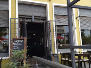 Faustina Lounge Bar Restaurant