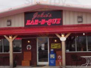 John's -b-que