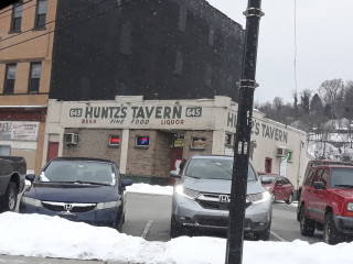 Huntz's Tavern