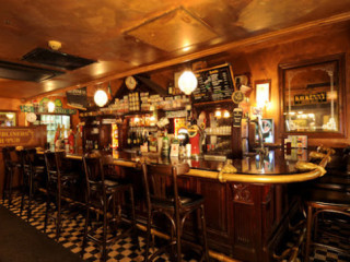 The Dubliners' Irish Pub