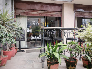 Le Trio Restaurant And Bar