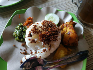 Ayam Goreng Surasama