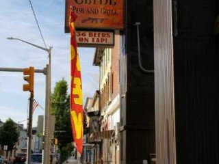 Bonnie Clyde Pub Grill