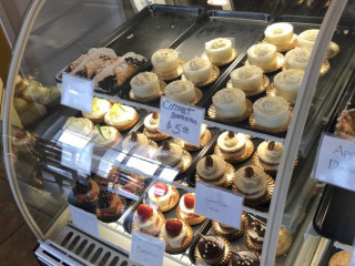 Fleur De Lis Gourmet Bakery