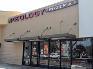 Pieology Pizzeria Lakewood Square, Lakewood, Ca