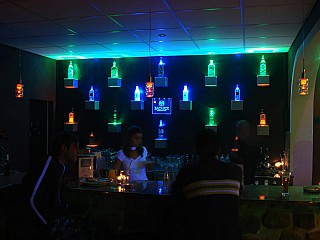 Famous - Bar, Club, Bistro