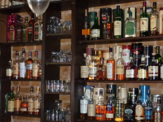 Offside - Pub & Whisky Bar