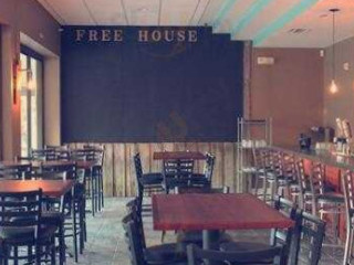 Free House American Eatery Pub