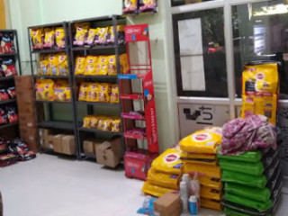 The Dogs Pet Food Shop