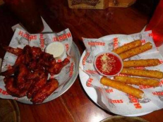 Hooters