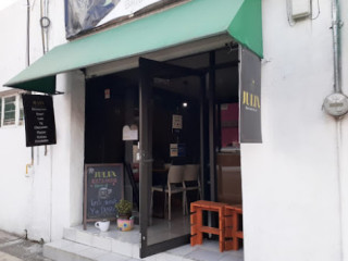 Julia Cafe