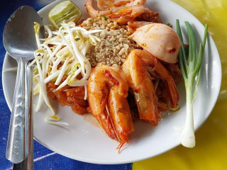 ร้านผัดไทยกุ้งสด แม่ถ่าย