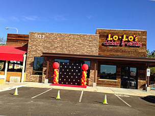 Lo-lo's Chicken Waffles