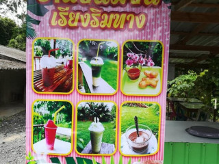 ร้านขนมจีนเรียงริมทาง