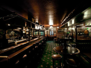 Finnegan's Irish Pub