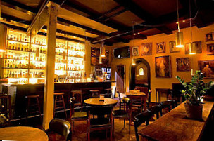 Queens Whiskeybar Pub